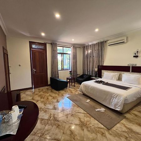 Nejobugg Palace Hotel Nkoanrua Екстериор снимка