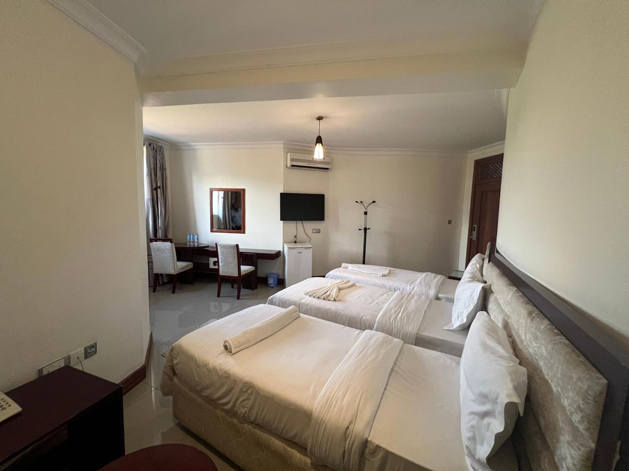 Nejobugg Palace Hotel Nkoanrua Екстериор снимка