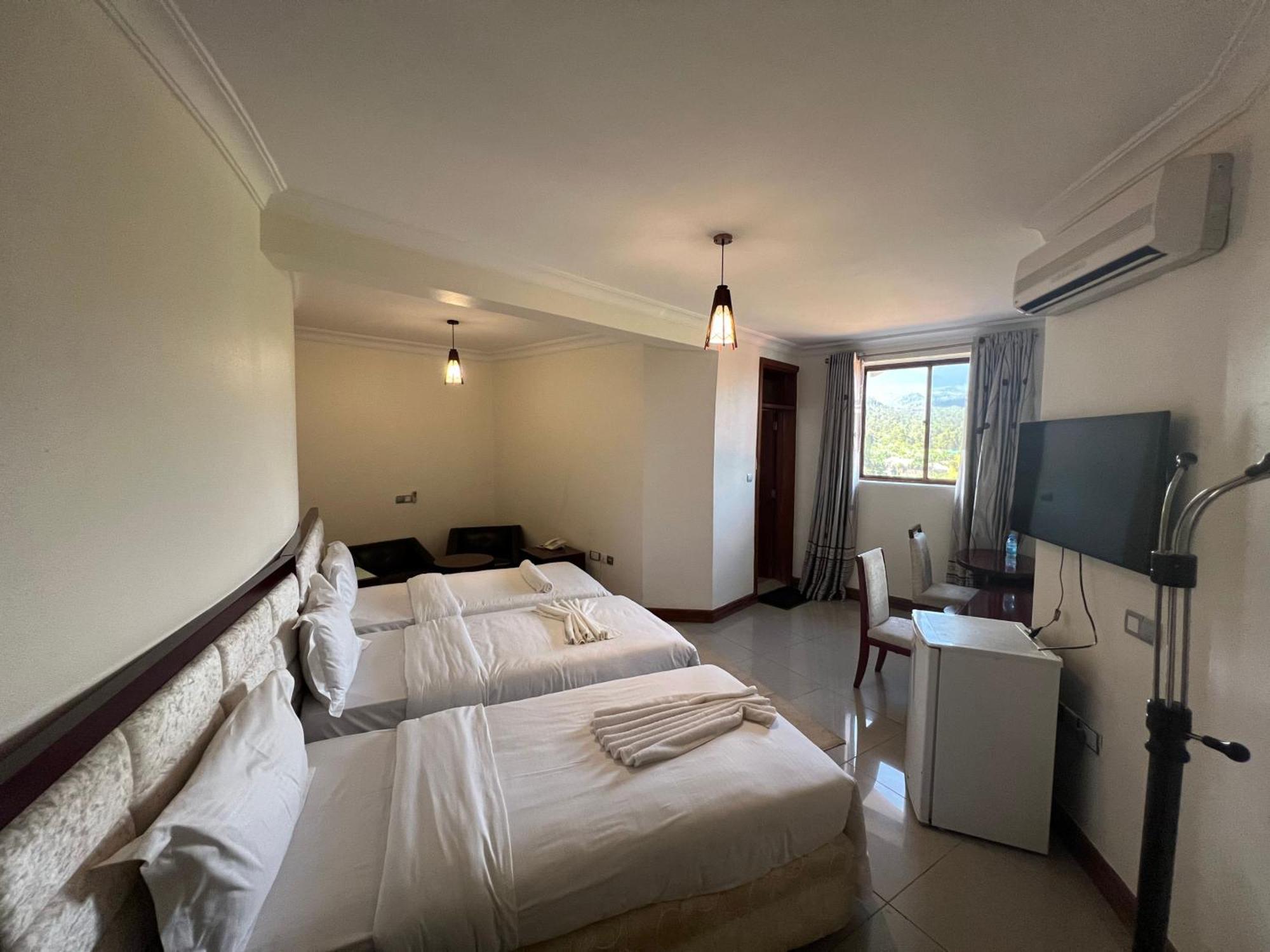 Nejobugg Palace Hotel Nkoanrua Екстериор снимка