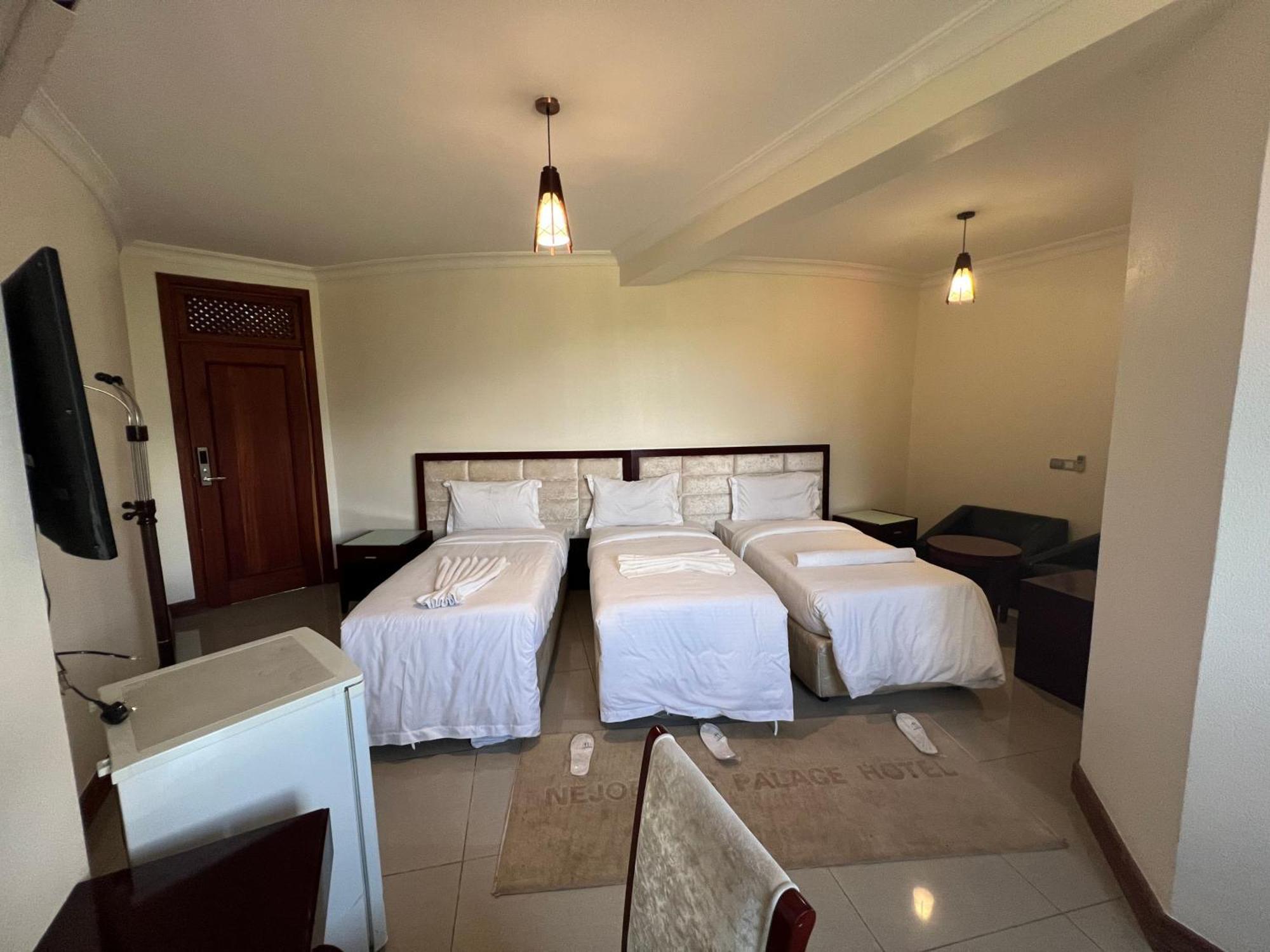 Nejobugg Palace Hotel Nkoanrua Екстериор снимка