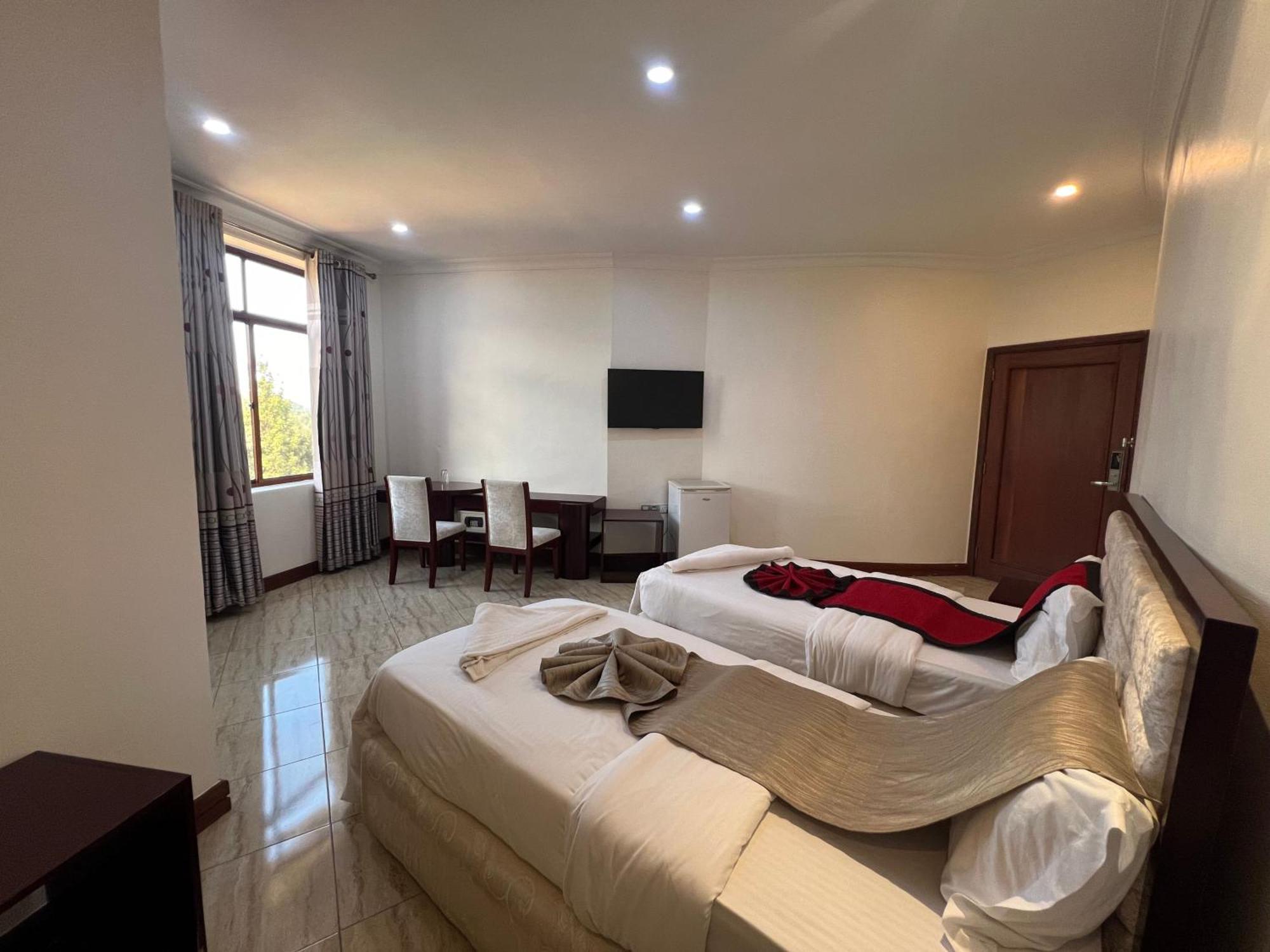 Nejobugg Palace Hotel Nkoanrua Екстериор снимка