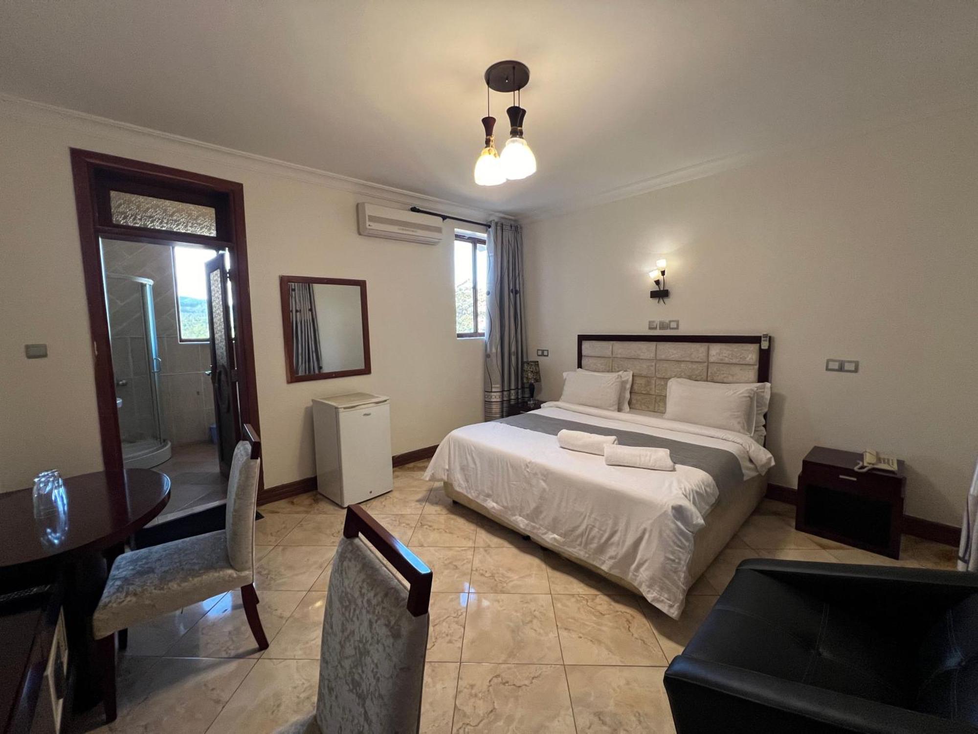 Nejobugg Palace Hotel Nkoanrua Екстериор снимка