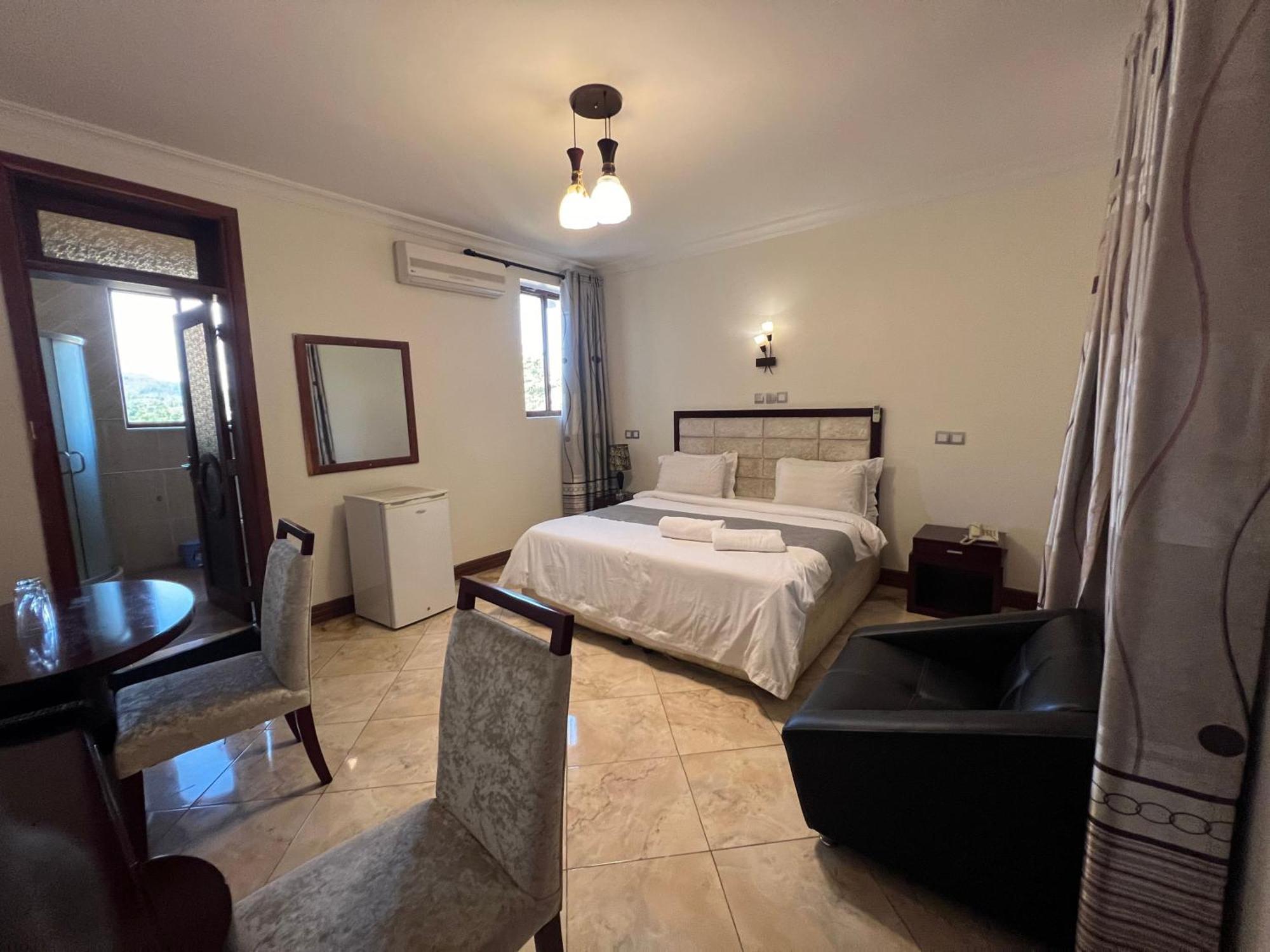 Nejobugg Palace Hotel Nkoanrua Екстериор снимка