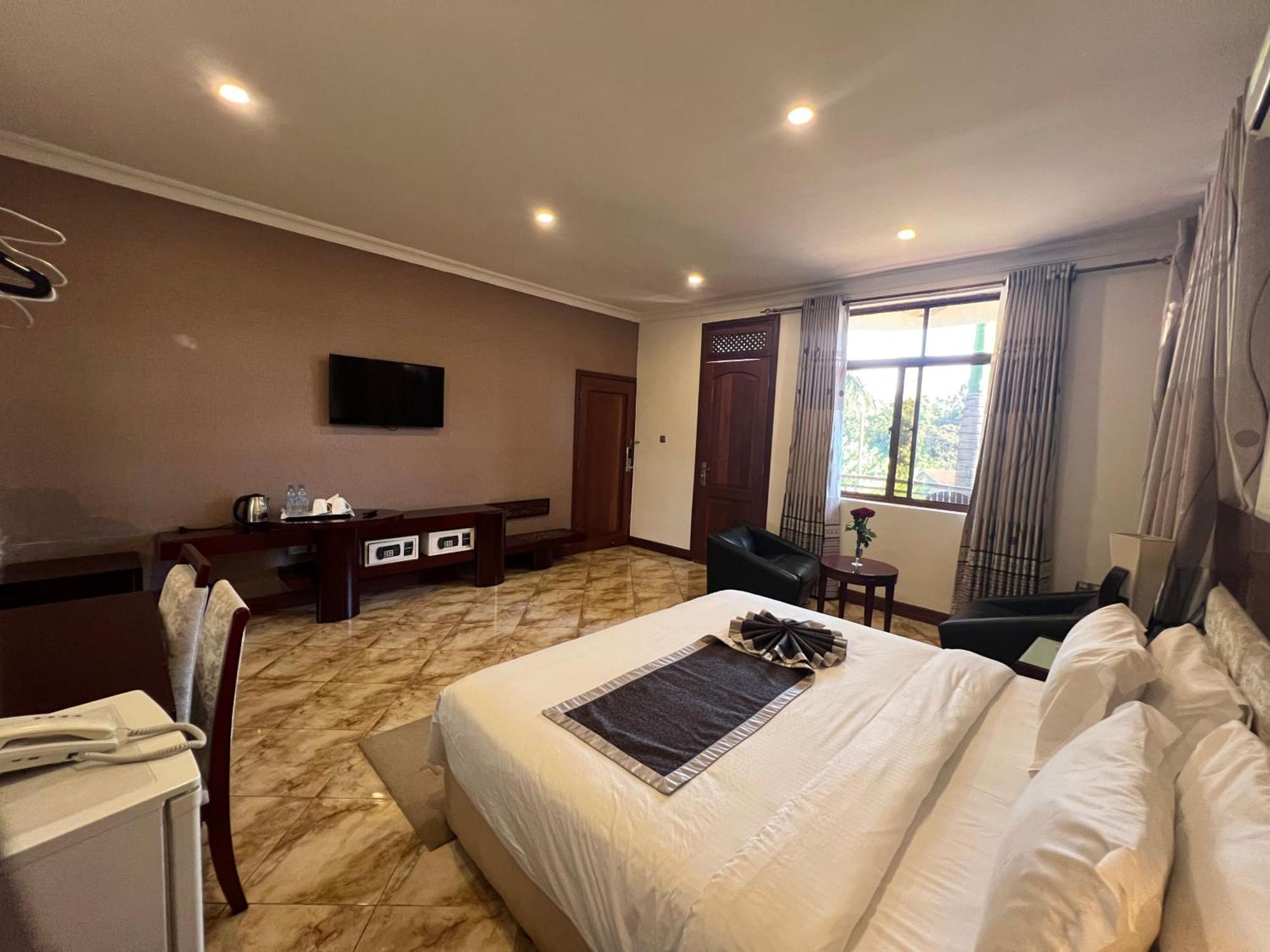 Nejobugg Palace Hotel Nkoanrua Екстериор снимка