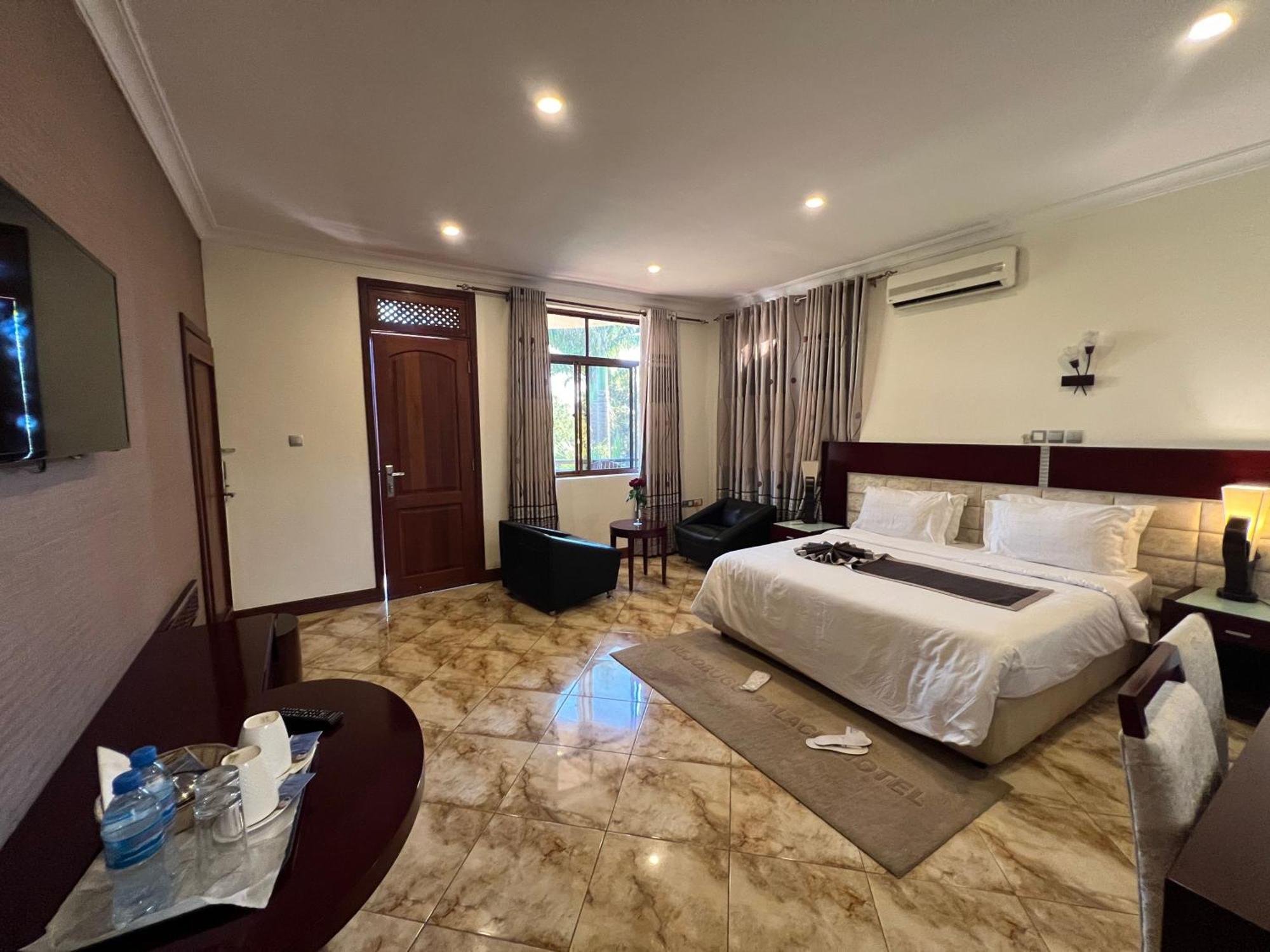 Nejobugg Palace Hotel Nkoanrua Екстериор снимка